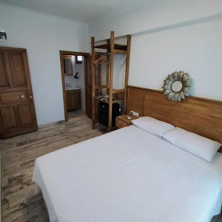 Suna Beach Kefaloz Szálloda
