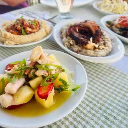 Suna Beach Kefaloz Szálloda *